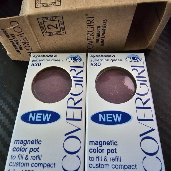 Covergirl Magnetic Color Pot Eyeshadow Fill & Refill Compact, Aubergine Queen - Picture 1 of 2
